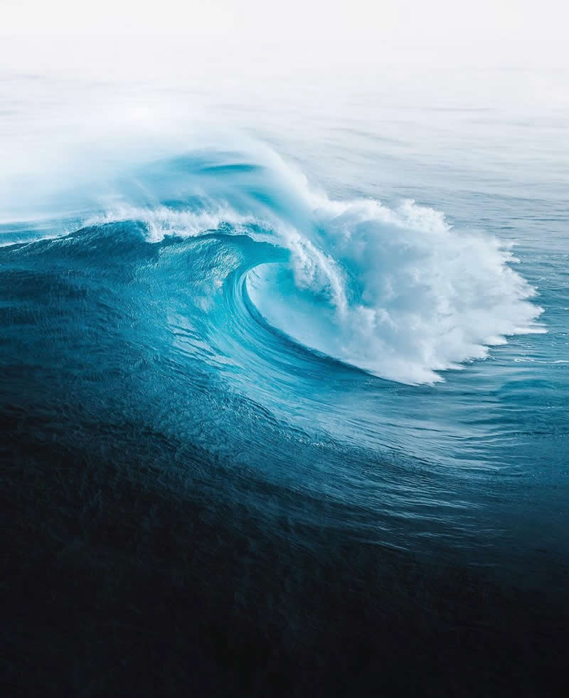 Breathtaking Photos Of Waves by Phil de Glanville