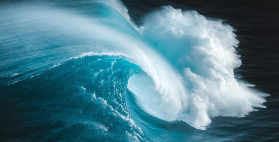 Award-Winning Ocean Photographer Phil de Glanville Captures Breathtaking Photos Of Waves