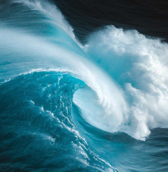 Award-Winning Ocean Photographer Phil de Glanville Captures Breathtaking Photos Of Waves