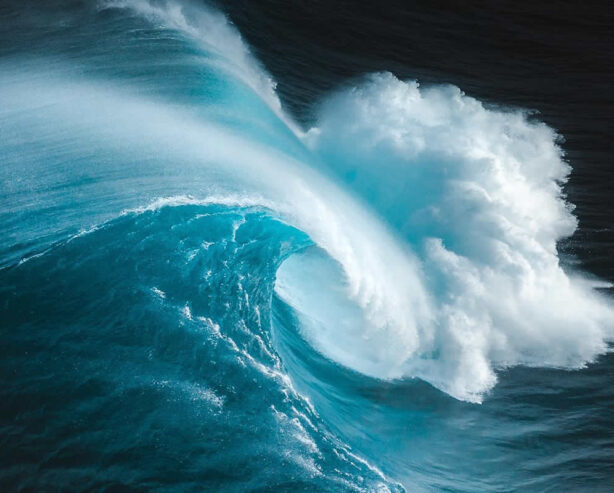 Award-Winning Ocean Photographer Phil de Glanville Captures Breathtaking Photos Of Waves