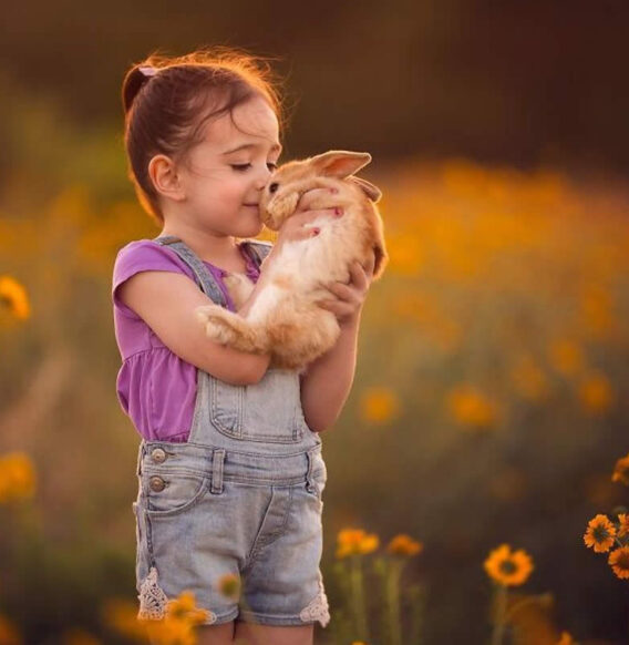 22 Enchanting Photos Show the Magical Bond Between Children and Animals Captured by Lisa Holloway