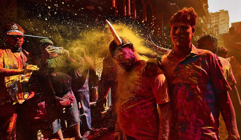 festival holi india 2025