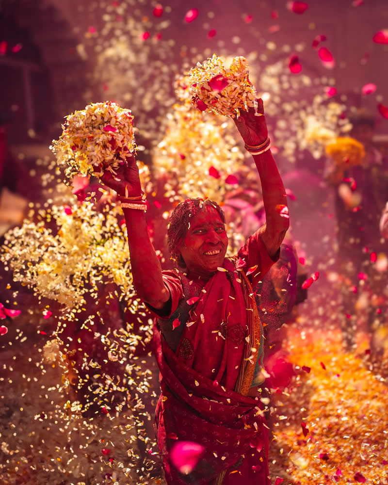 Photographer Ganesh Vanare Captures the Vibrant Spirit of Braj Ki Holi ...