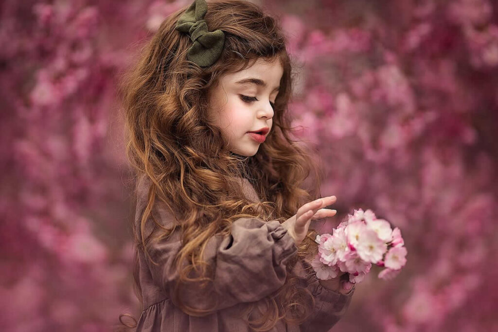 Stunning Portraits of Girls Holding Flowers Gracefully by Roberta Baneviciene