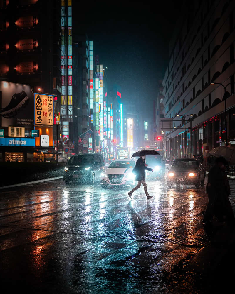 Tokyo Night Street Photography by Tim Hiorns