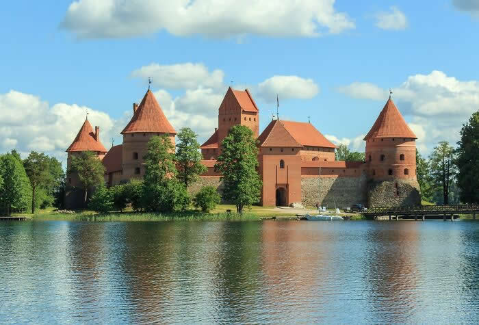 30 Hidden Architectural Gems Around the World You Need to See