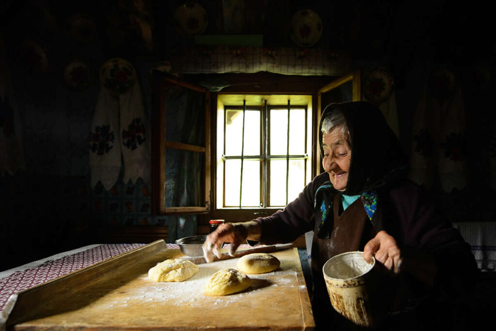 Soulful Portraits of Elderly People in Romania by Vlad Dumitrescu