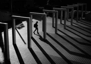 Black and White Street Photos That Capture Timeless Beauty