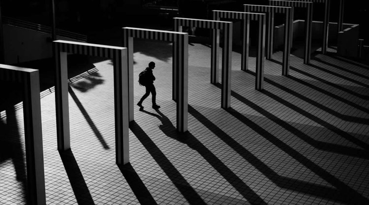 Black and White Street Photos That Capture Timeless Beauty