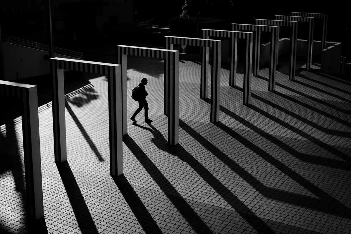 Black and White Street Photos That Capture Timeless Beauty
