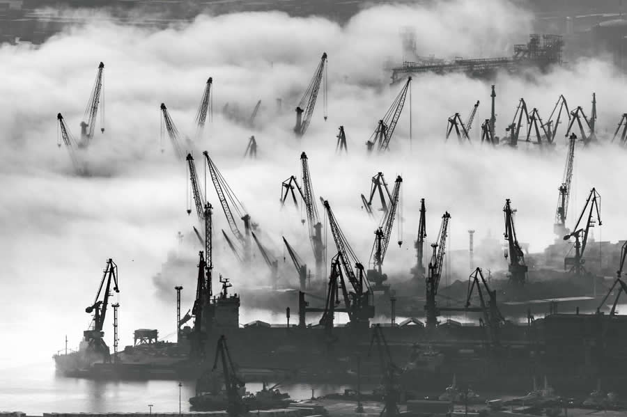 35 Photography Awards Black and White Photos