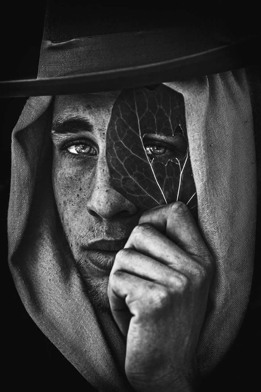 35 Photography Awards Black and White Photos