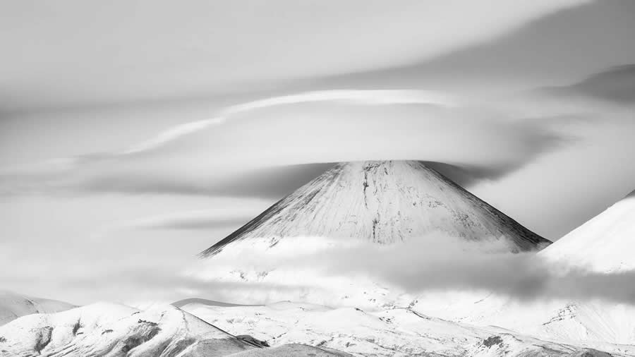 35 Photography Awards Black and White Photos