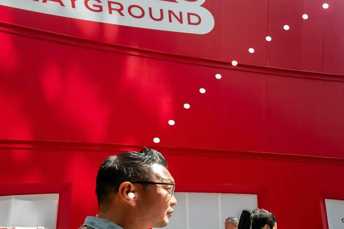 Perfectly Timed Street Moments Captured by Photographer Edas Wong