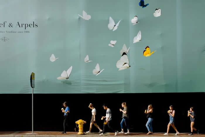 Perfectly Timed Street Moments Captured by Photographer Edas Wong