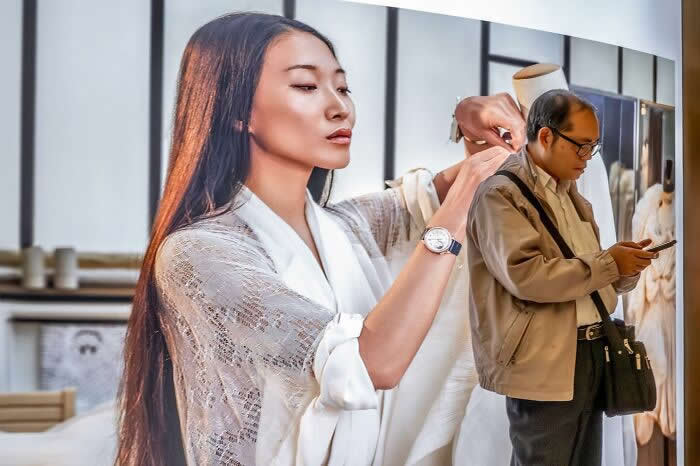 Perfectly Timed Street Moments Captured by Photographer Edas Wong