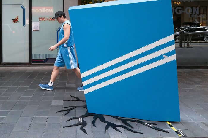 Perfectly Timed Street Moments Captured by Photographer Edas Wong