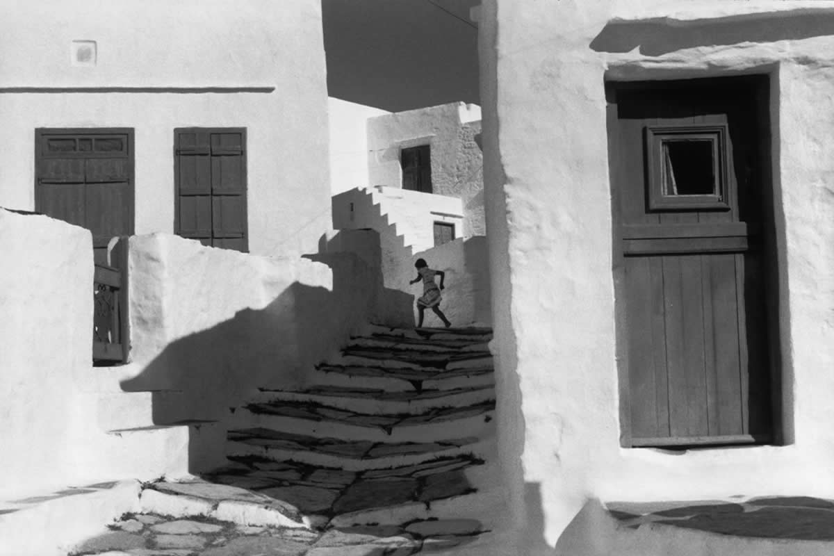 30 Powerful Black and White Photographs by Master Photographers That Transcend Time