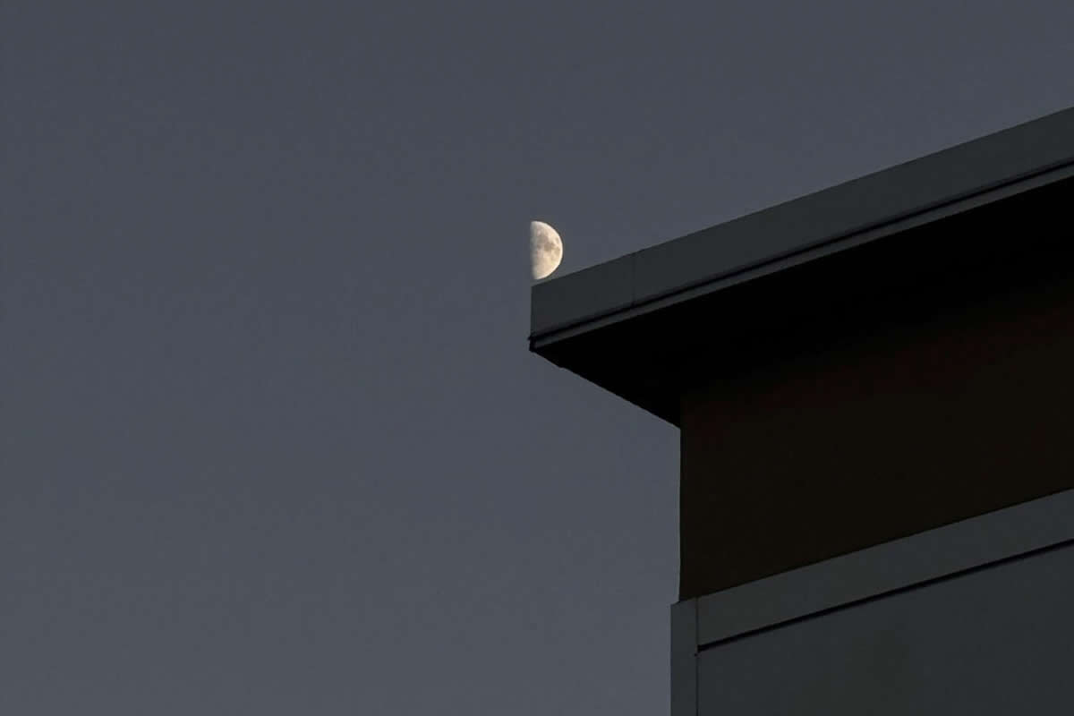 Street Photos with Perfect Timing and Unexpected Moments by Eric Kogan