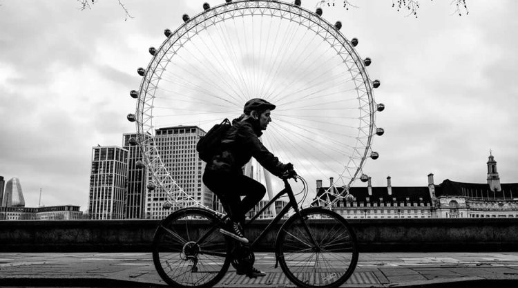 Black and White Street Photography By Alan Schaller