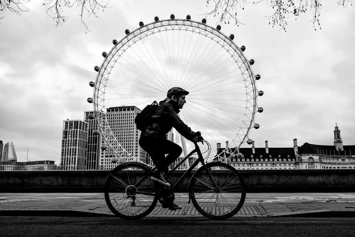 Black and White Street Photography By Alan Schaller