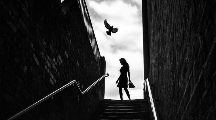 Black and White Street Photos That Reveal Urban Life with Artful Vision