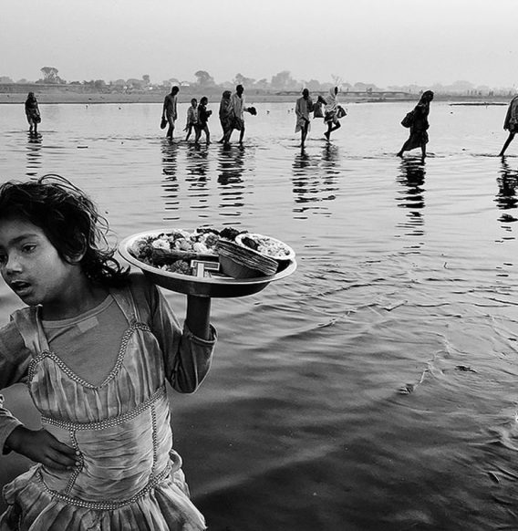 25 Graceful Black and White Street Photos That Capture the Soul of India by Rohit Vohra