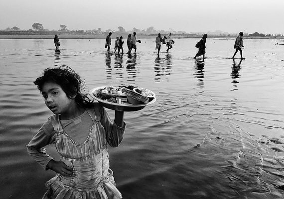 25 Graceful Black and White Street Photos That Capture the Soul of India by Rohit Vohra