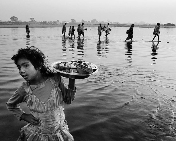 25 Graceful Black and White Street Photos That Capture the Soul of India by Rohit Vohra