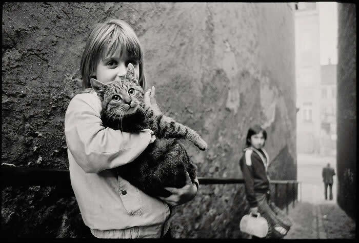 Poignant Everyday Life Photos of 1980s East Germany by Henk Kosche