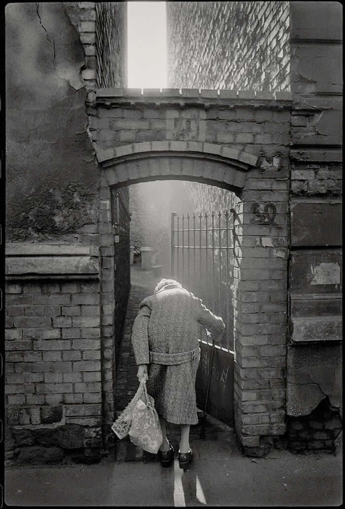 Poignant Everyday Life Photos of 1980s East Germany by Henk Kosche