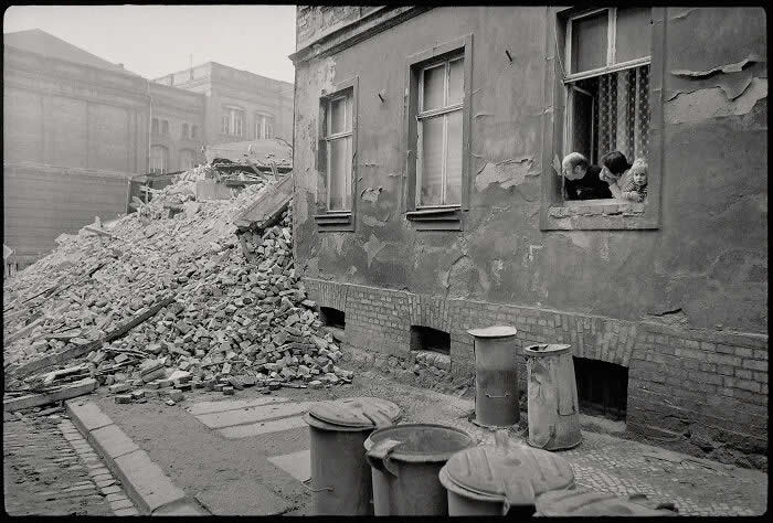 Poignant Everyday Life Photos of 1980s East Germany by Henk Kosche