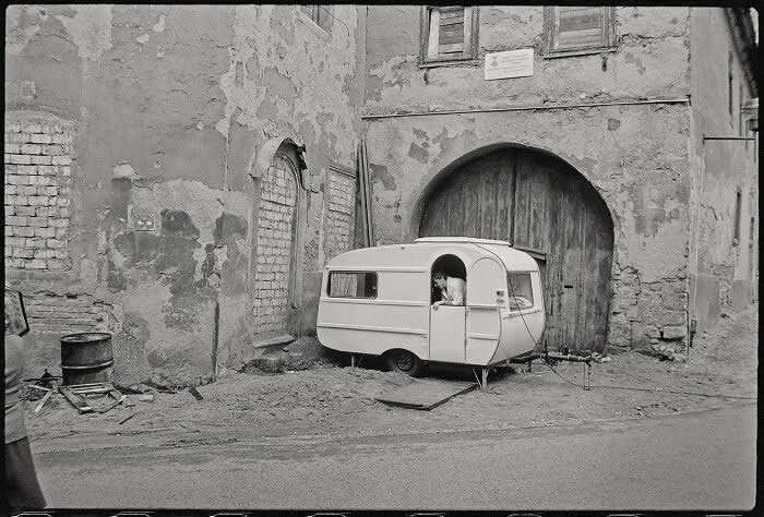 Poignant Everyday Life Photos of 1980s East Germany by Henk Kosche