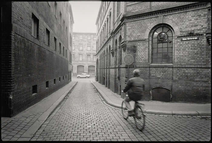 Poignant Everyday Life Photos of 1980s East Germany by Henk Kosche