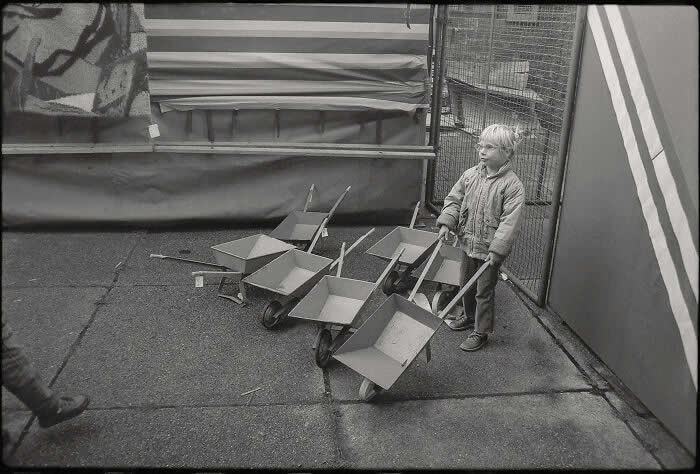 Poignant Everyday Life Photos of 1980s East Germany by Henk Kosche