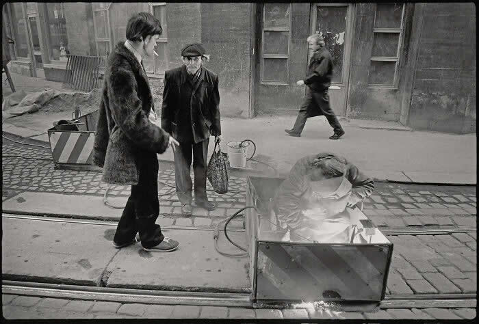 Poignant Everyday Life Photos of 1980s East Germany by Henk Kosche