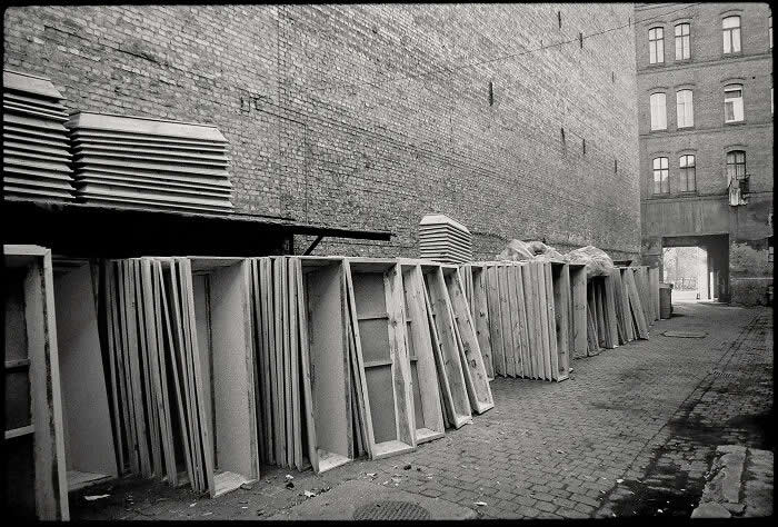 Poignant Everyday Life Photos of 1980s East Germany by Henk Kosche