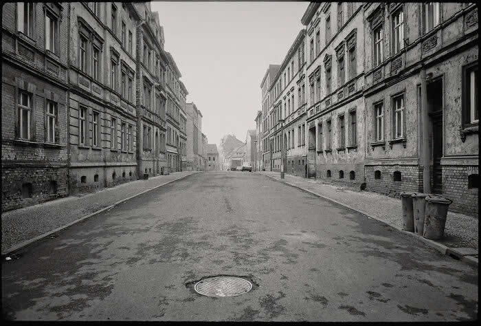 Poignant Everyday Life Photos of 1980s East Germany by Henk Kosche