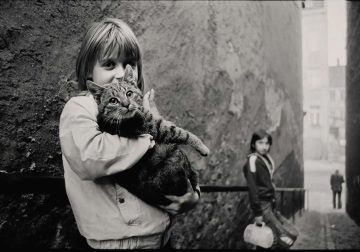 Poignant Everyday Life Photos of 1980s East Germany by Henk Kosche