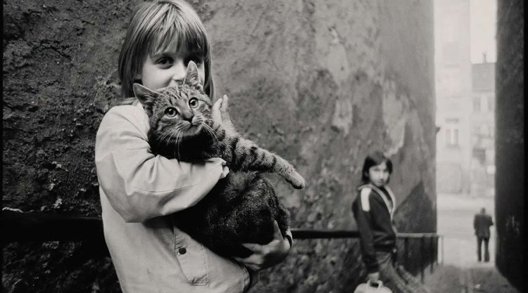 Poignant Everyday Life Photos of 1980s East Germany by Henk Kosche