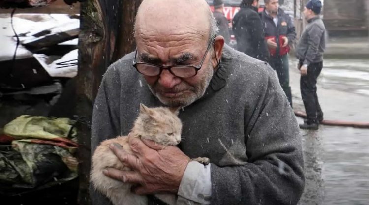 Heartwarming Moments That Will Make You Believe in People Again