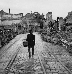 33 Iconic Monochrome Photographs That Changed How We See the World