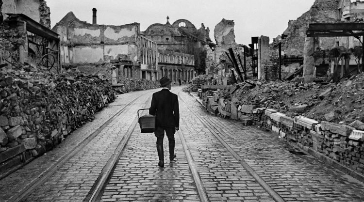 Iconic Monochrome Photographs That Changed How We See the World