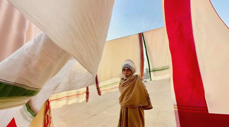 Street Photos Showcasing the Vibrant Spirit of Indian Streets