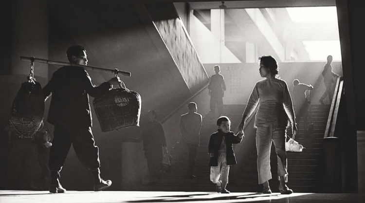 Timeless Street Photos from 1950s Hong Kong by Fan Ho