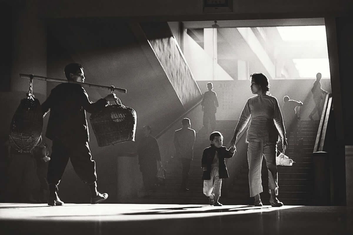 Timeless Street Photos from 1950s Hong Kong by Fan Ho