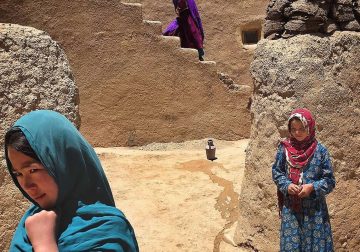 30 Poetic and Powerful Moments from Daily Life Captured by Iranian Photographer Majid Saeedi