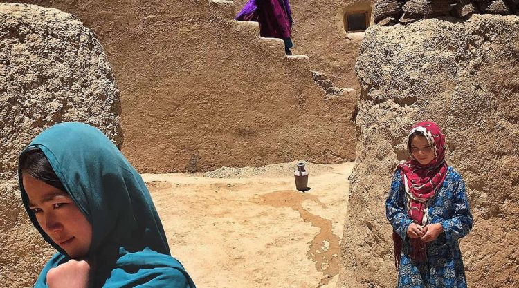 Powerful Moments from Daily Life Captured by Iranian Photographer Majid Saeedi