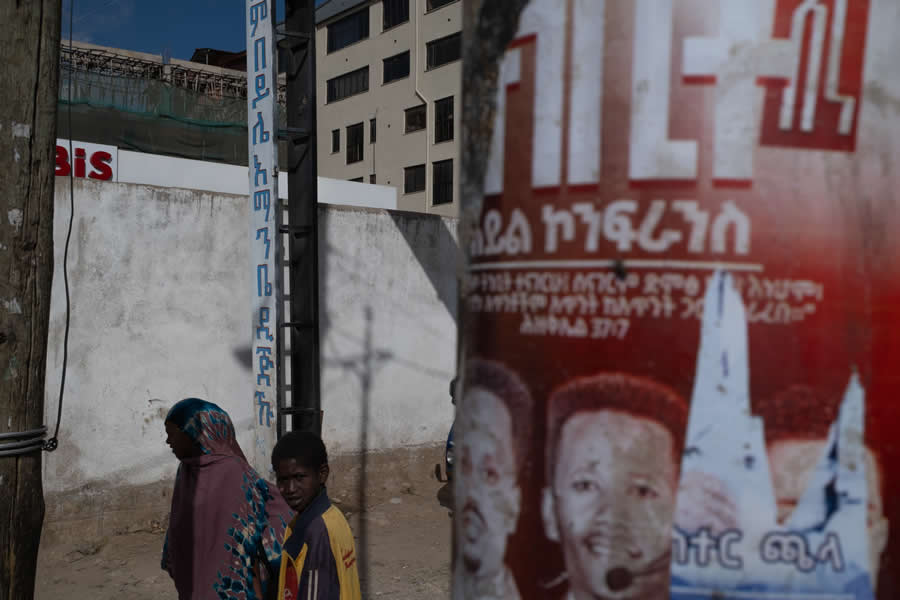 Street Phootography of Ethiopia by Sebastian Piatek
