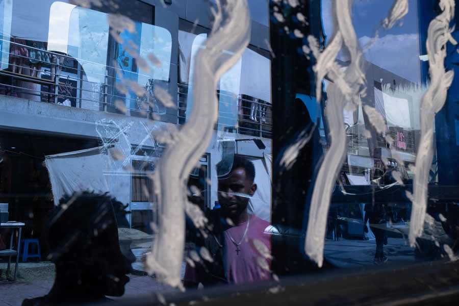 Street Phootography of Ethiopia by Sebastian Piatek
